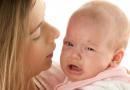 How can you tell the difference between vomiting and regurgitation in a baby? How can you tell if a baby is vomiting?