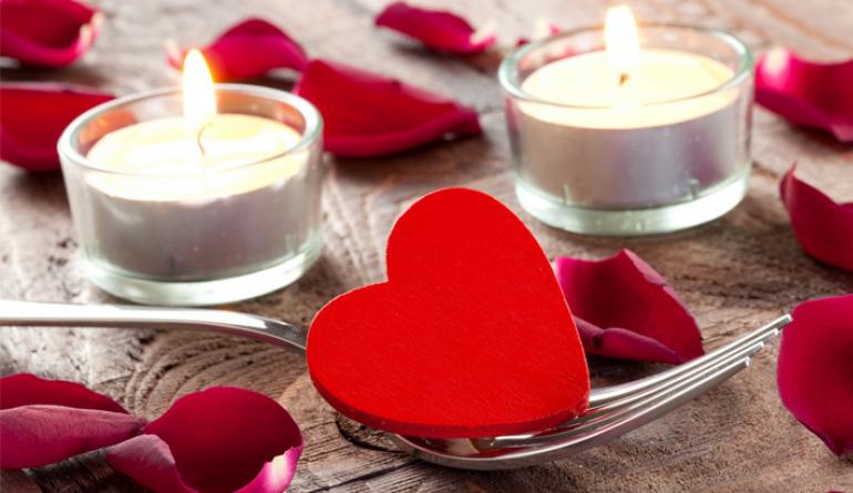 Hva du skal gi en fyr til Valentinsdag: de beste ideene til dine kjære